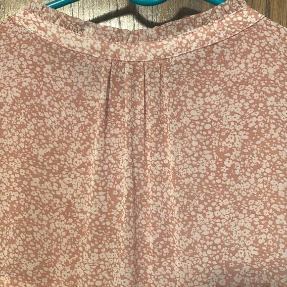 Jodifl medium sheer, lined, and tiered dress with floral pattern. Short sleeves. - Picture 7 of 9